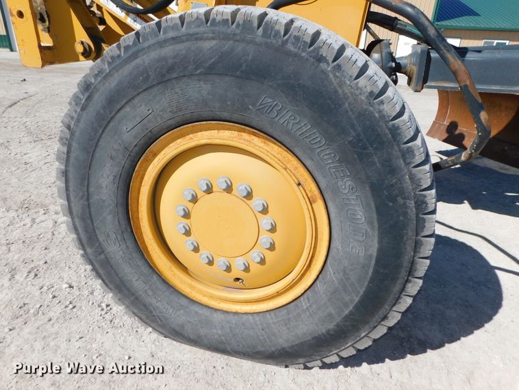 image for item DJ5952 2012 John Deere 772G  motor grader