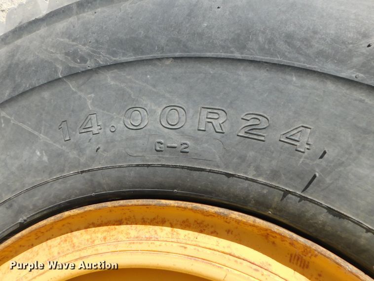 image for item DJ5952 2012 John Deere 772G  motor grader