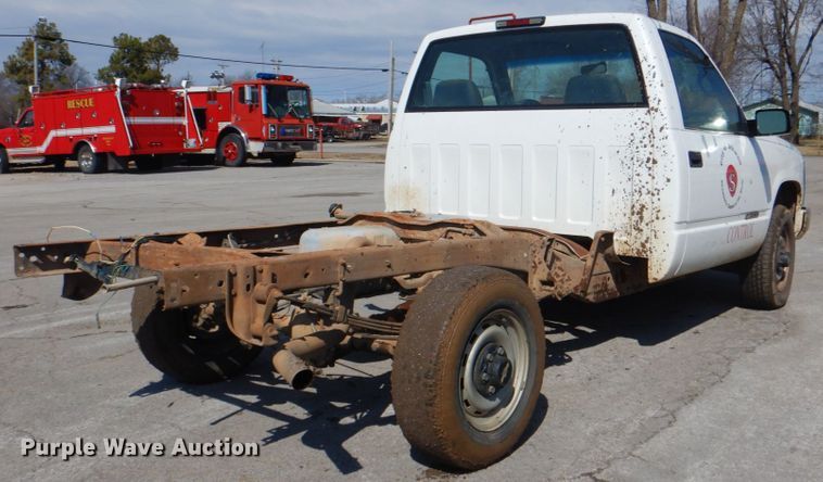 image for item DJ8684 1995 Chevrolet Silverado K1500  pickup truck cab and chassis