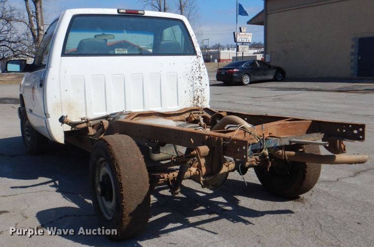 image for item DJ8684 1995 Chevrolet Silverado K1500  pickup truck cab and chassis