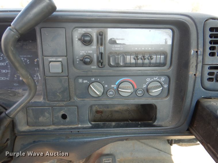 image for item DJ8684 1995 Chevrolet Silverado K1500  pickup truck cab and chassis