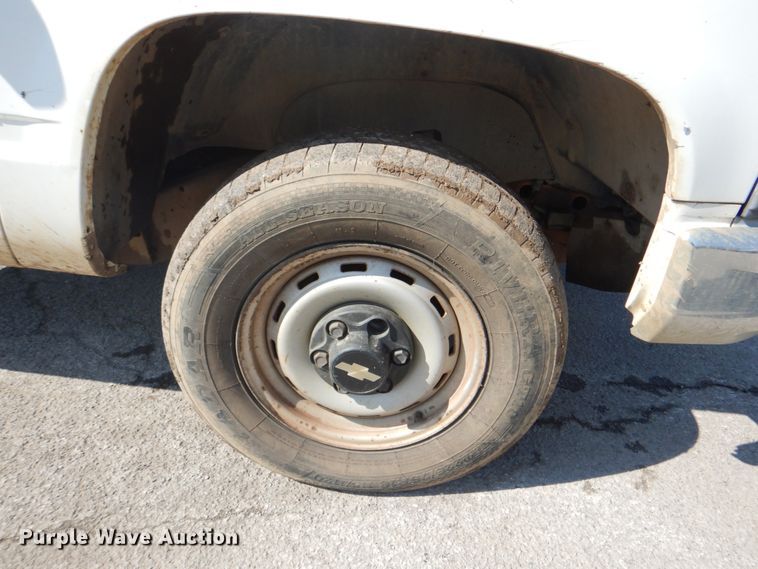 image for item DJ8684 1995 Chevrolet Silverado K1500  pickup truck cab and chassis