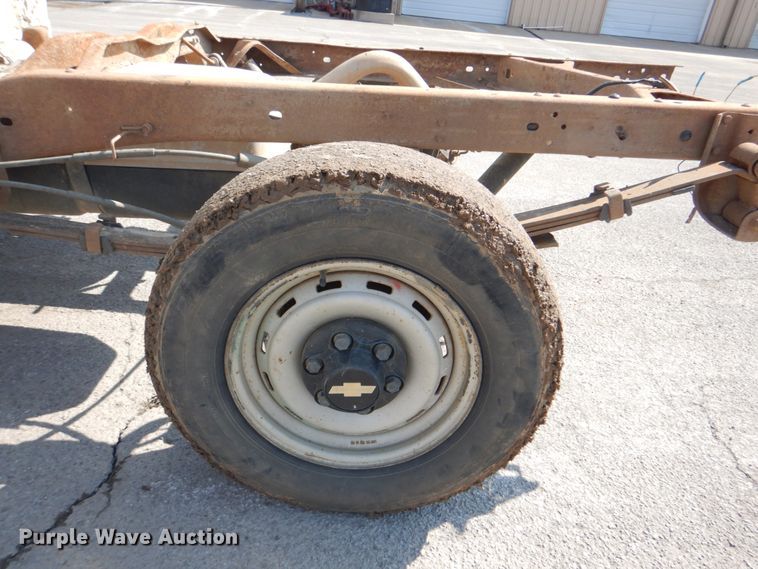 image for item DJ8684 1995 Chevrolet Silverado K1500  pickup truck cab and chassis