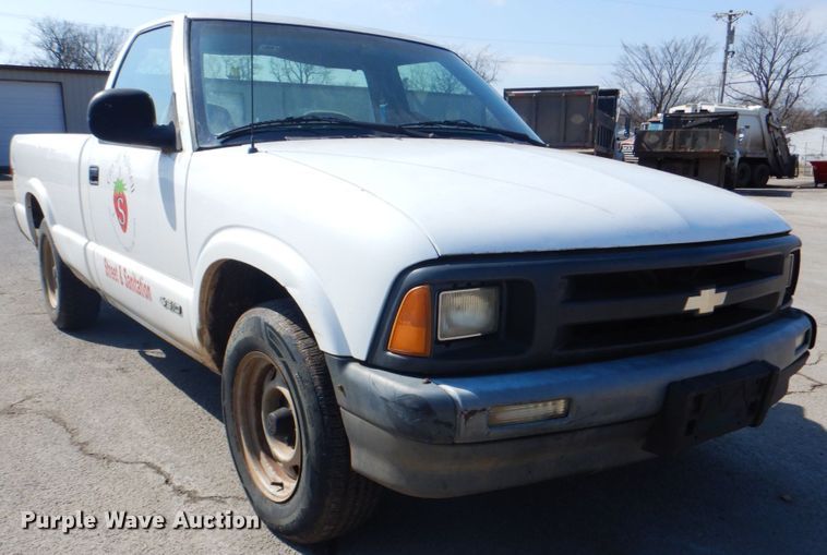 image for item DJ8685 1994 Chevrolet S10  pickup truck