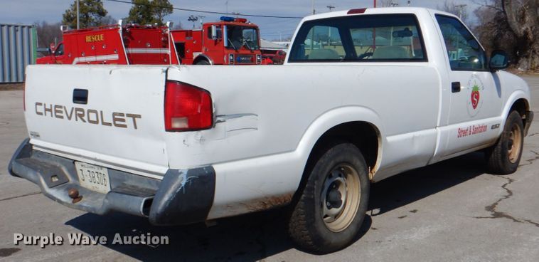 image for item DJ8685 1994 Chevrolet S10  pickup truck