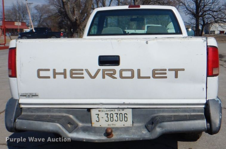 image for item DJ8685 1994 Chevrolet S10  pickup truck