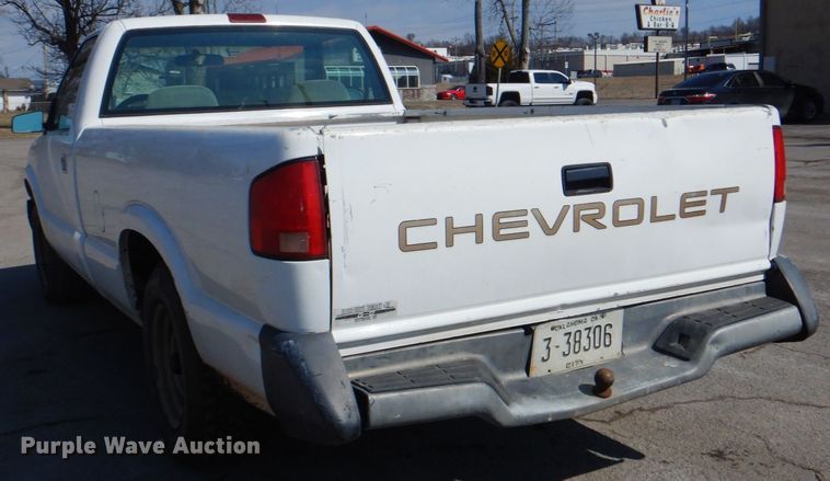image for item DJ8685 1994 Chevrolet S10  pickup truck