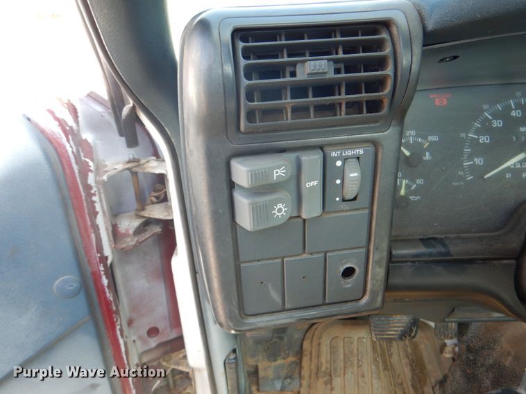 image for item DJ8685 1994 Chevrolet S10  pickup truck