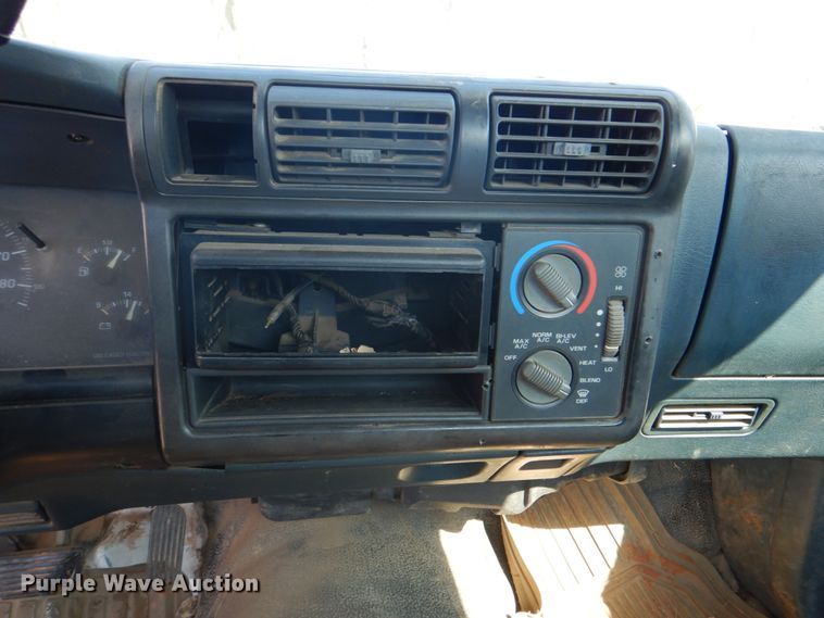 image for item DJ8685 1994 Chevrolet S10  pickup truck