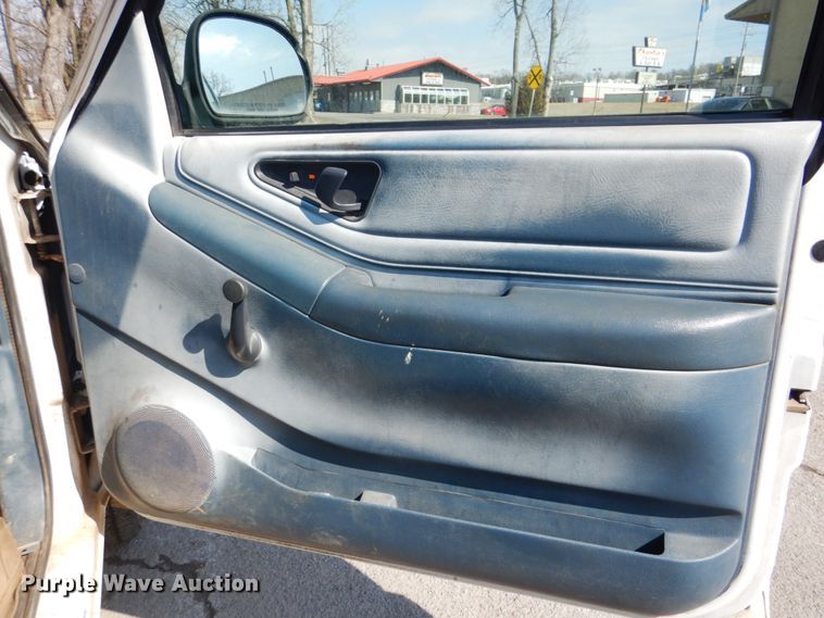 image for item DJ8685 1994 Chevrolet S10  pickup truck