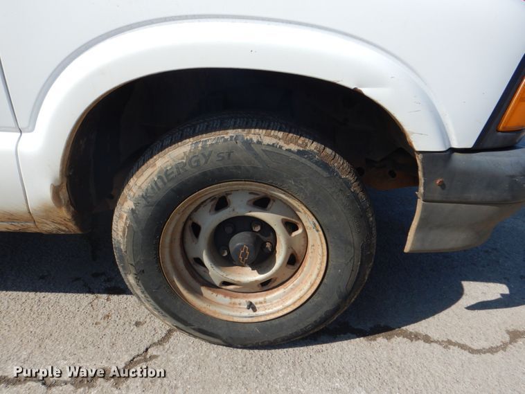 image for item DJ8685 1994 Chevrolet S10  pickup truck