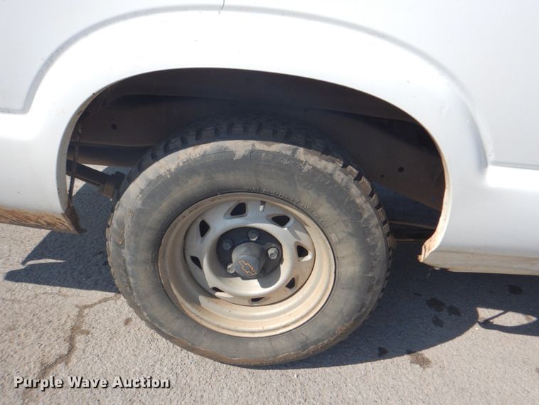 image for item DJ8685 1994 Chevrolet S10  pickup truck