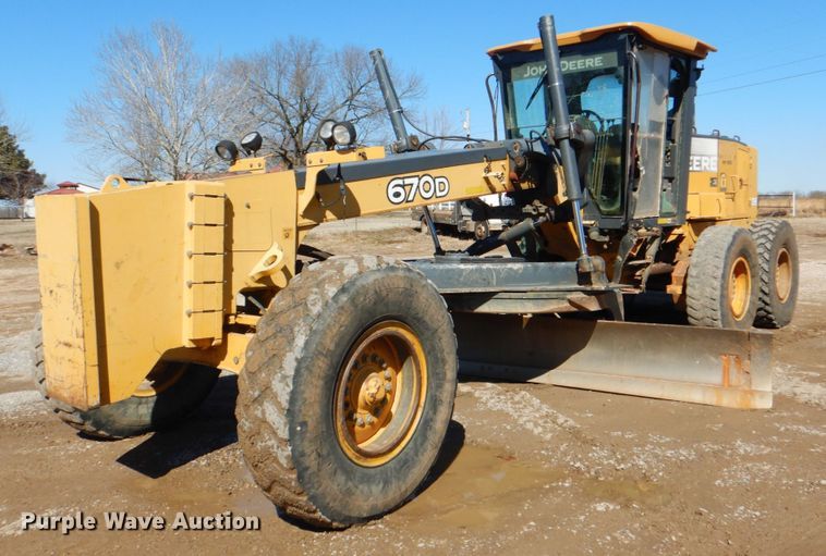 image for item DJ8687 2005 John Deere 670D  motor grader