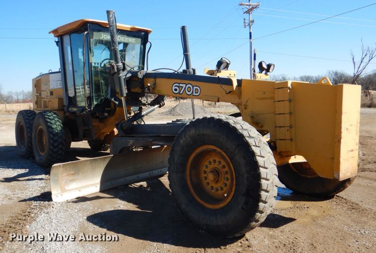 image for item DJ8687 2005 John Deere 670D  motor grader
