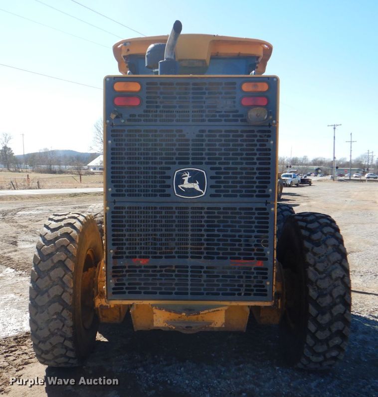 image for item DJ8687 2005 John Deere 670D  motor grader