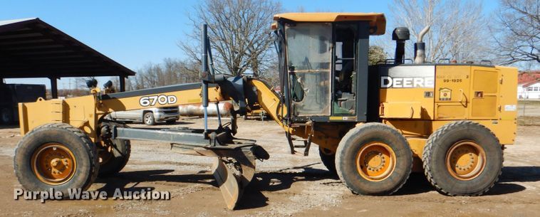 image for item DJ8687 2005 John Deere 670D  motor grader