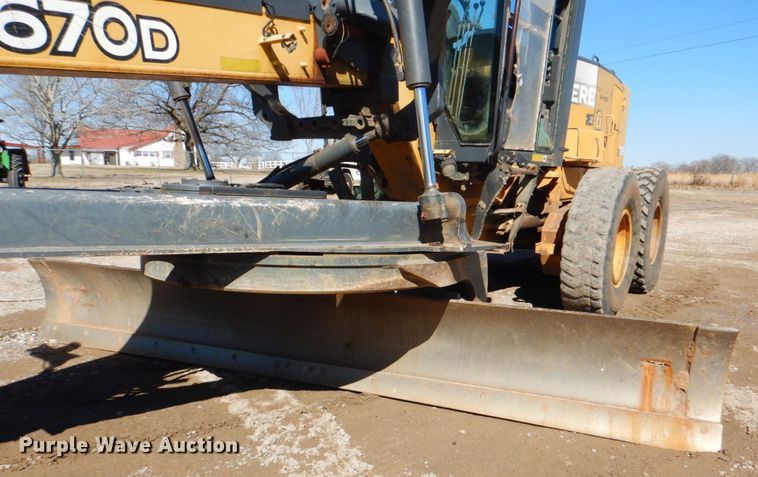 image for item DJ8687 2005 John Deere 670D  motor grader