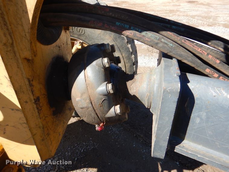 image for item DJ8687 2005 John Deere 670D  motor grader