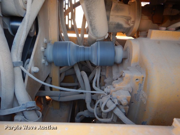 image for item DJ8687 2005 John Deere 670D  motor grader