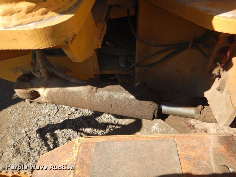 image for item DJ8687 2005 John Deere 670D  motor grader