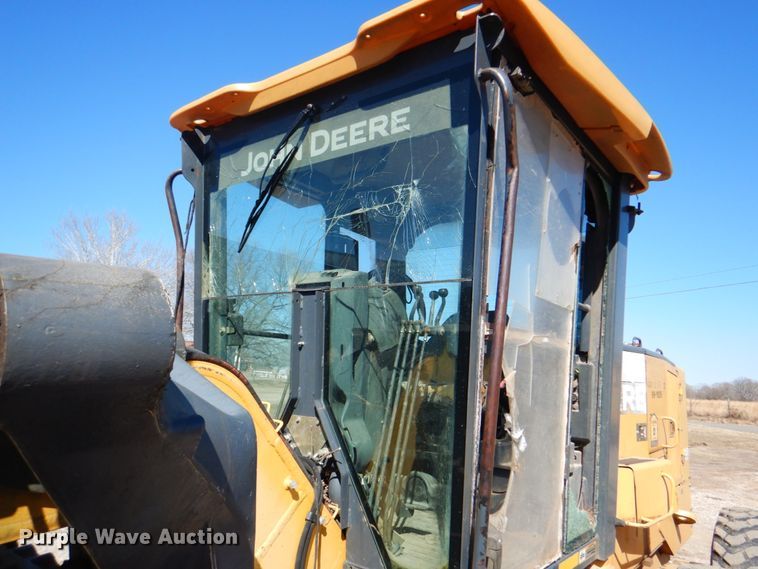 image for item DJ8687 2005 John Deere 670D  motor grader