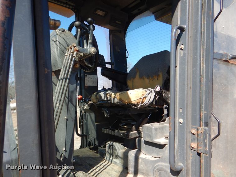 image for item DJ8687 2005 John Deere 670D  motor grader