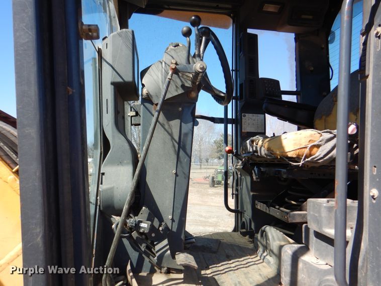 image for item DJ8687 2005 John Deere 670D  motor grader