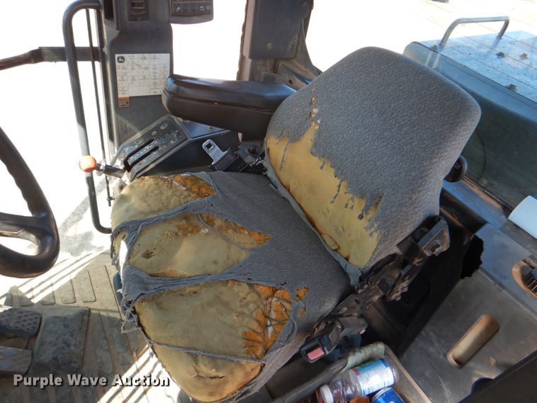 image for item DJ8687 2005 John Deere 670D  motor grader