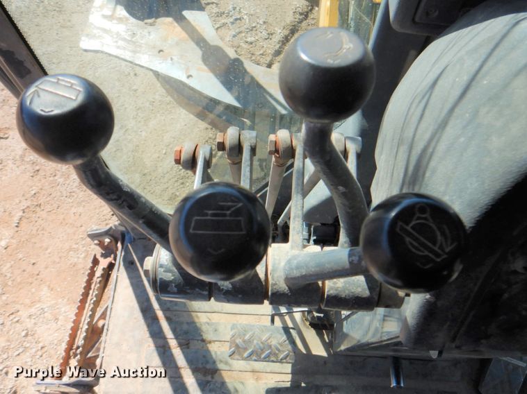 image for item DJ8687 2005 John Deere 670D  motor grader