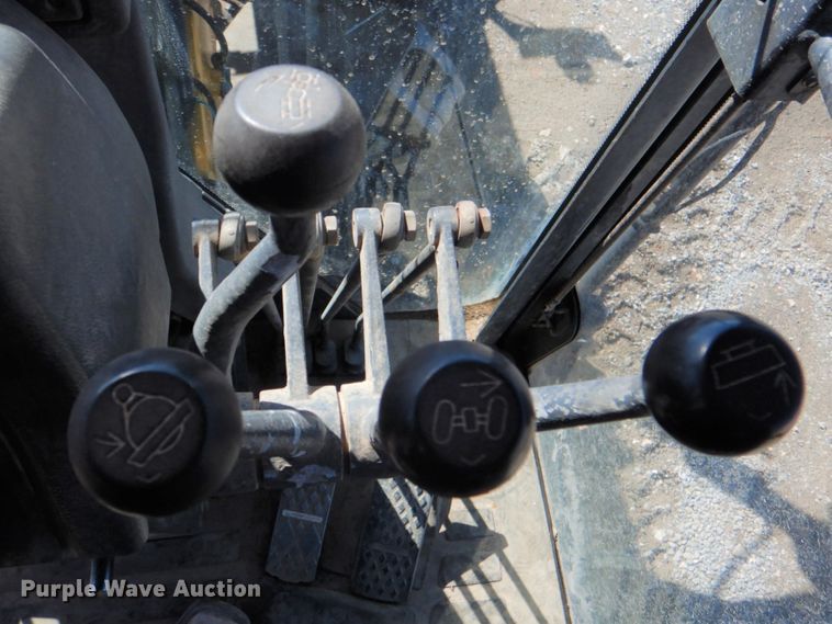 image for item DJ8687 2005 John Deere 670D  motor grader