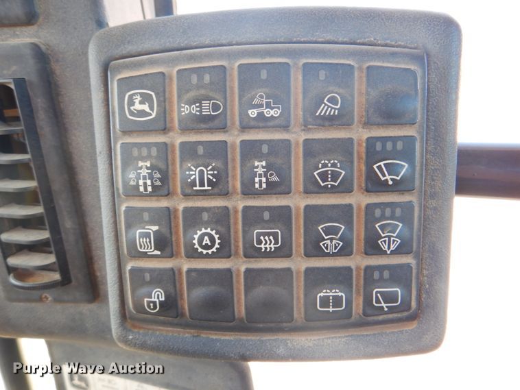 image for item DJ8687 2005 John Deere 670D  motor grader