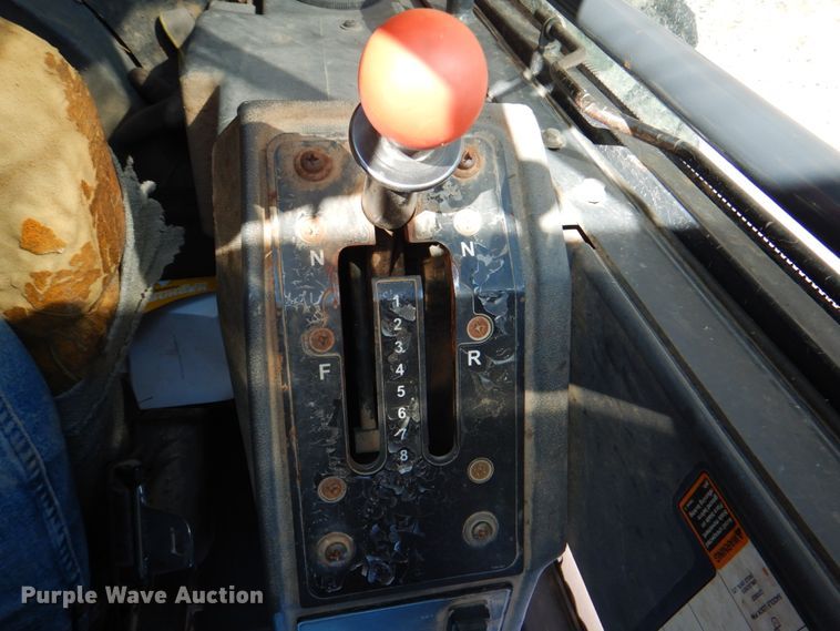 image for item DJ8687 2005 John Deere 670D  motor grader