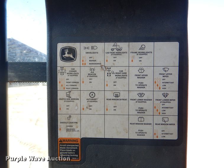 image for item DJ8687 2005 John Deere 670D  motor grader