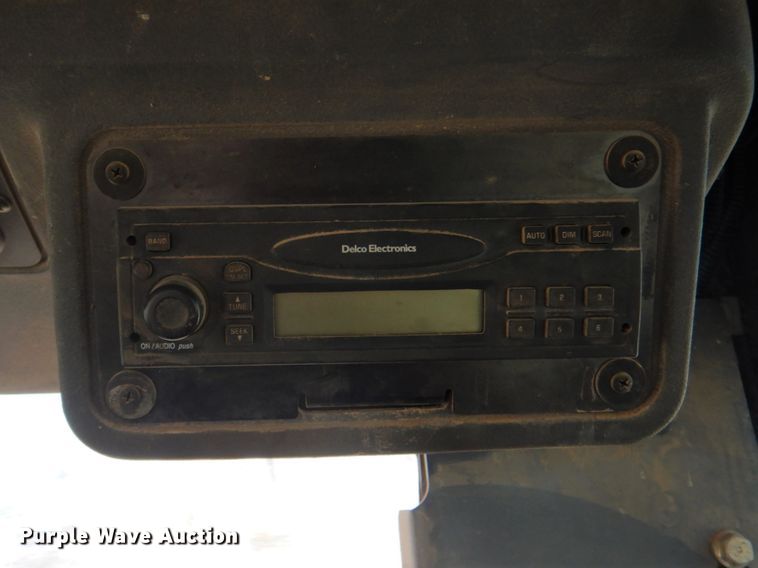 image for item DJ8687 2005 John Deere 670D  motor grader