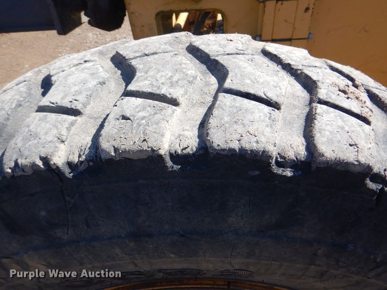 image for item DJ8687 2005 John Deere 670D  motor grader