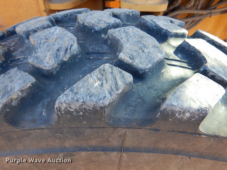 image for item DJ8687 2005 John Deere 670D  motor grader