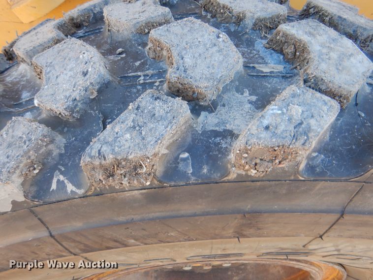 image for item DJ8687 2005 John Deere 670D  motor grader