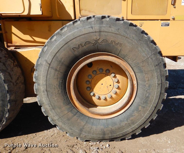 image for item DJ8687 2005 John Deere 670D  motor grader