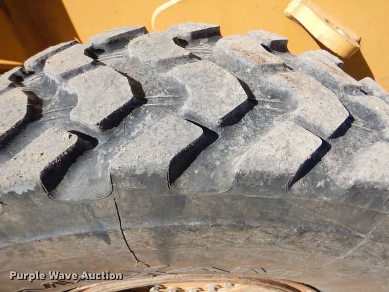 image for item DJ8687 2005 John Deere 670D  motor grader