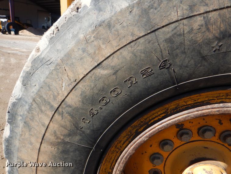 image for item DJ8687 2005 John Deere 670D  motor grader