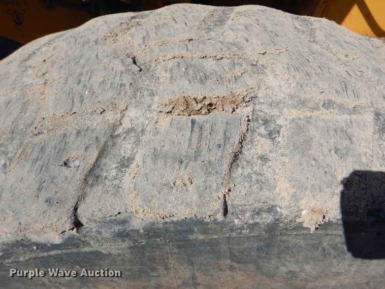 image for item DJ8687 2005 John Deere 670D  motor grader