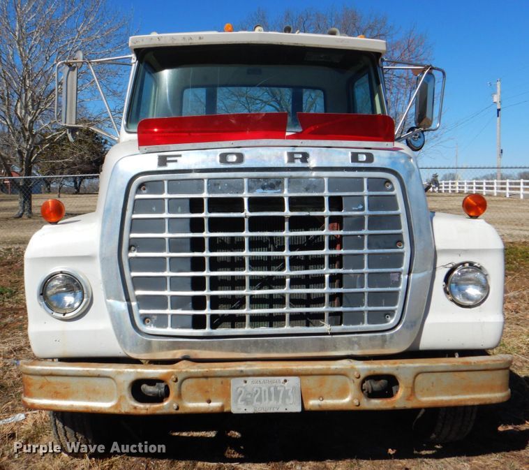 image for item DJ8689 1979 Ford F700  flatbed truck