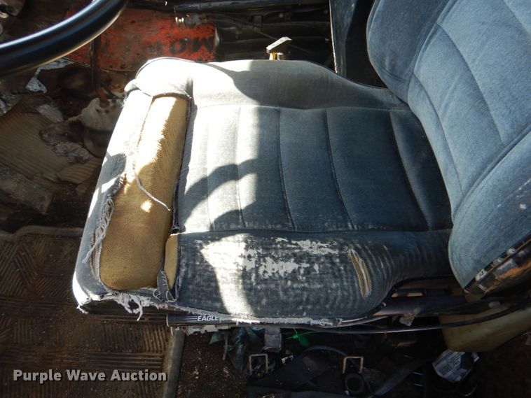 image for item DJ8689 1979 Ford F700  flatbed truck