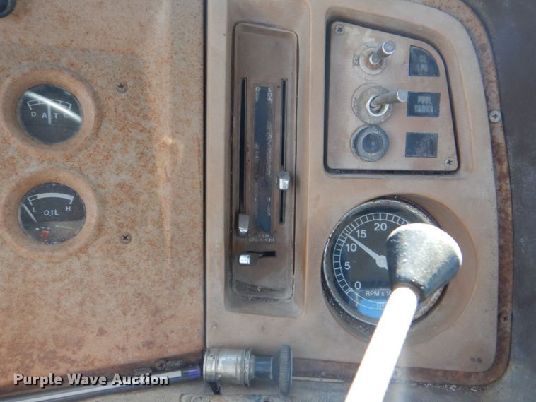 image for item DJ8689 1979 Ford F700  flatbed truck