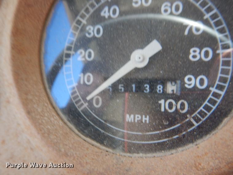 image for item DJ8689 1979 Ford F700  flatbed truck