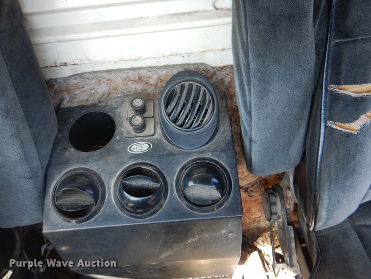 image for item DJ8689 1979 Ford F700  flatbed truck