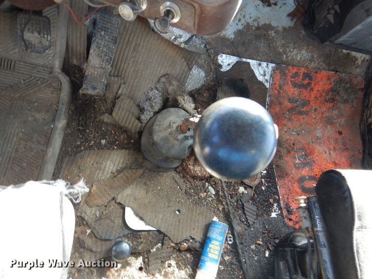 image for item DJ8689 1979 Ford F700  flatbed truck