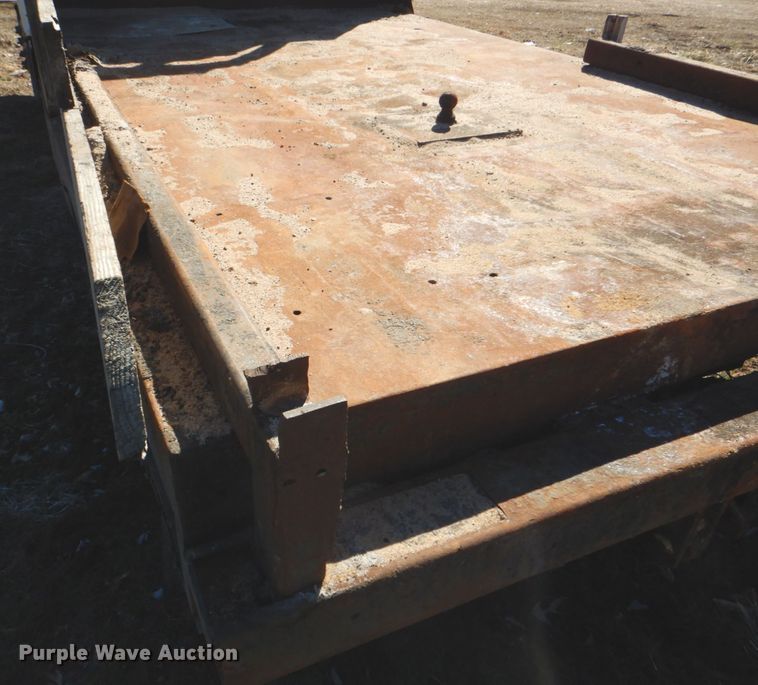 image for item DJ8689 1979 Ford F700  flatbed truck