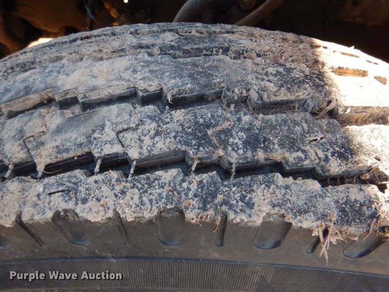 image for item DJ8689 1979 Ford F700  flatbed truck