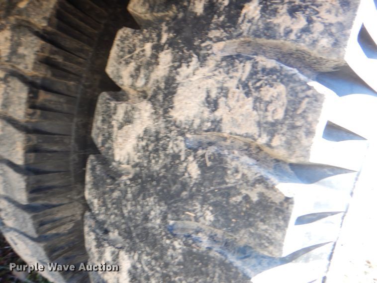 image for item DJ8689 1979 Ford F700  flatbed truck